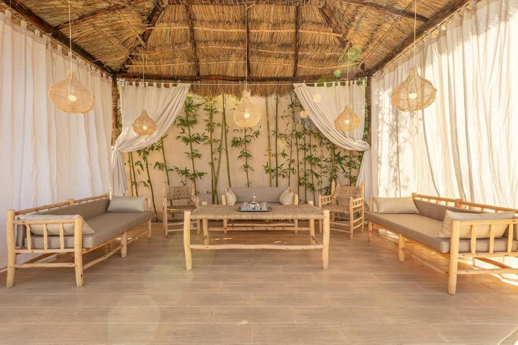 Villa Leila,Piscine , Grand Jardin, Jeux , Cuisiniere Marrakesh Exterior photo